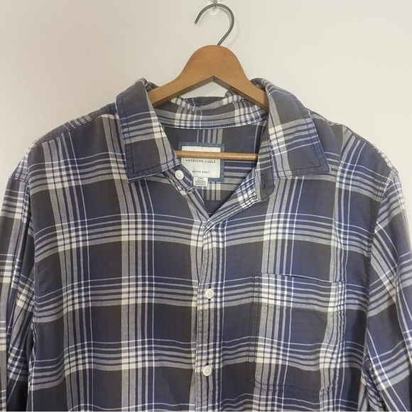 [American Eagle] Men's Super Soft Blue, Gray & White Plaid Button Down Shirt - Picture 2 of 7